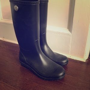 UGGs Rain Boots Size 8. Used 2x.
